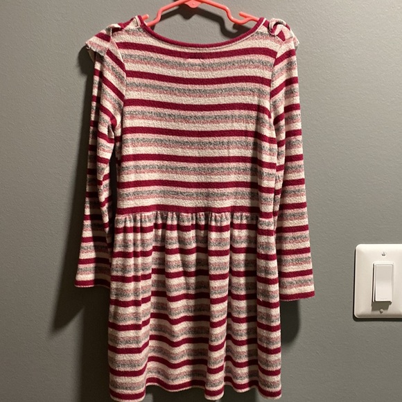 “WORN ONCE” GIRLS DRESS SIZE 4! IN GOOD CONDITION! SMOKE FREE HOME! - Picture 4 of 4